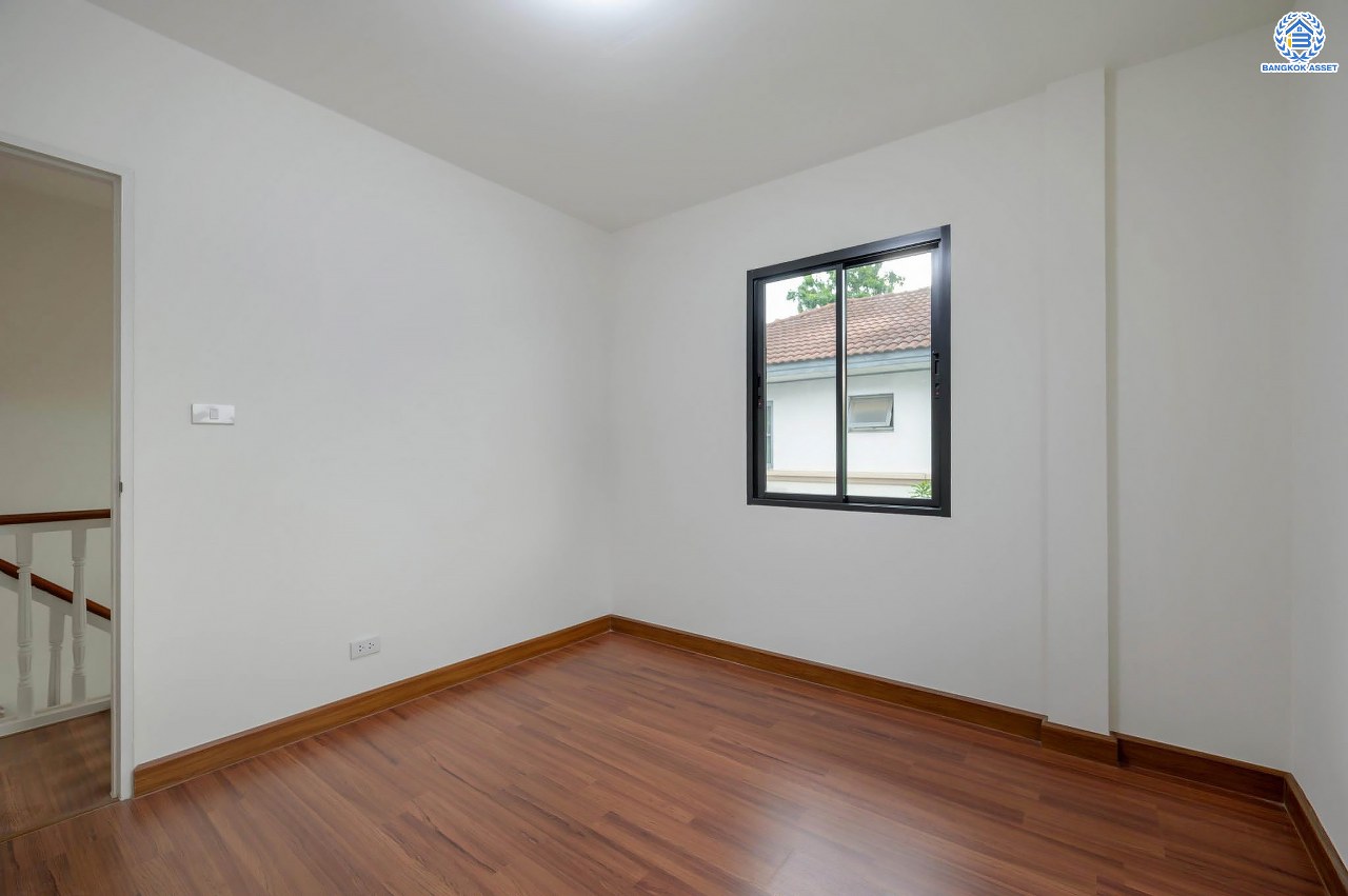 บ้านมือสองตกแต่งใหม่ แบรนด์ L&H โครงการ ชัยพฤกษ์ วัดลาดปลาดุก บนเนื้อที่ 59.5 ตร.ว. พื้นที่ใช้สอยมากถึง 108.5 ตร.ม. ฟังก์ชัน 3 ห้องนอน 2 ห้องน้ำ จอดรถได้ 1 คัน พร้อมพื้นที่ข้างบ้านกว้างตอบโจทย์ทุกการอยู่อาศัย บนทำเลดีที่สุด! ใกล้เซ็นทรัลเวสต์เกต ทางด่วน "กาญจนาภิเษก" และรถไฟฟ้าสายสีม่วง "สถานีคลองบางไผ่" ในราคาสุดคุ้ม